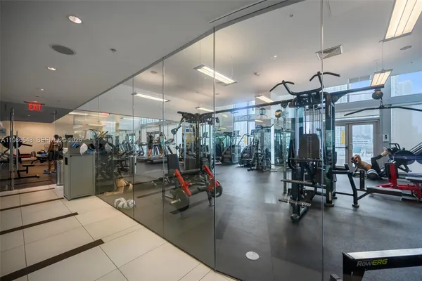 $4,200 | 92 Southwest 3rd Street, Unit 3902, Miami, FL 33130