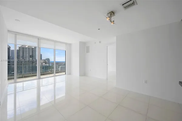 $4,200 | 92 Southwest 3rd Street, Unit 3902, Miami, FL 33130