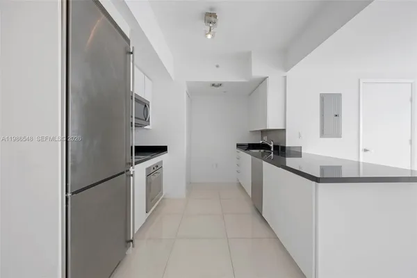 $4,200 | 92 Southwest 3rd Street, Unit 3902, Miami, FL 33130