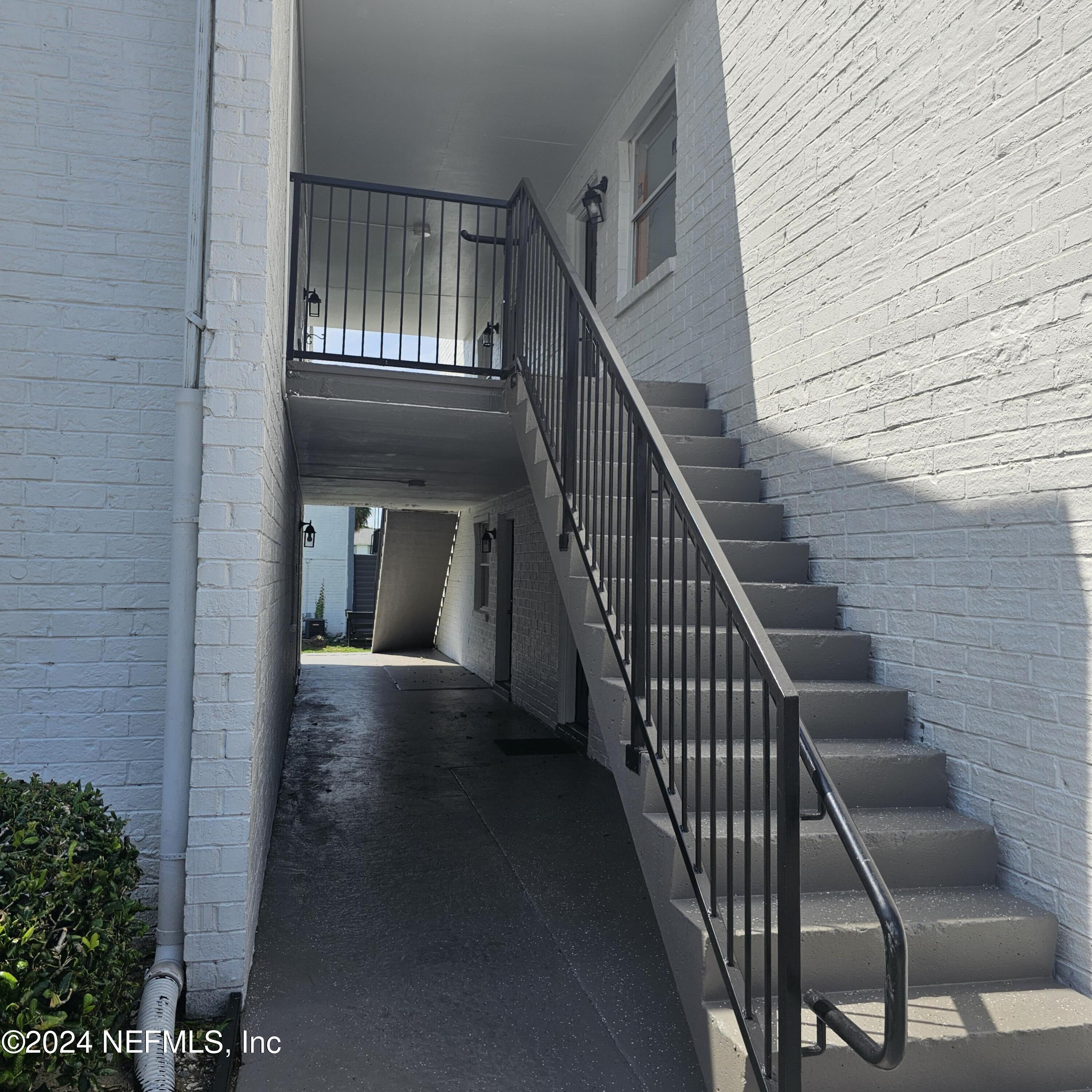 3952 Atlantic Boulevard, Unit J10 Jacksonville, FL 32207 - Photo 3 of 6 Stairwell