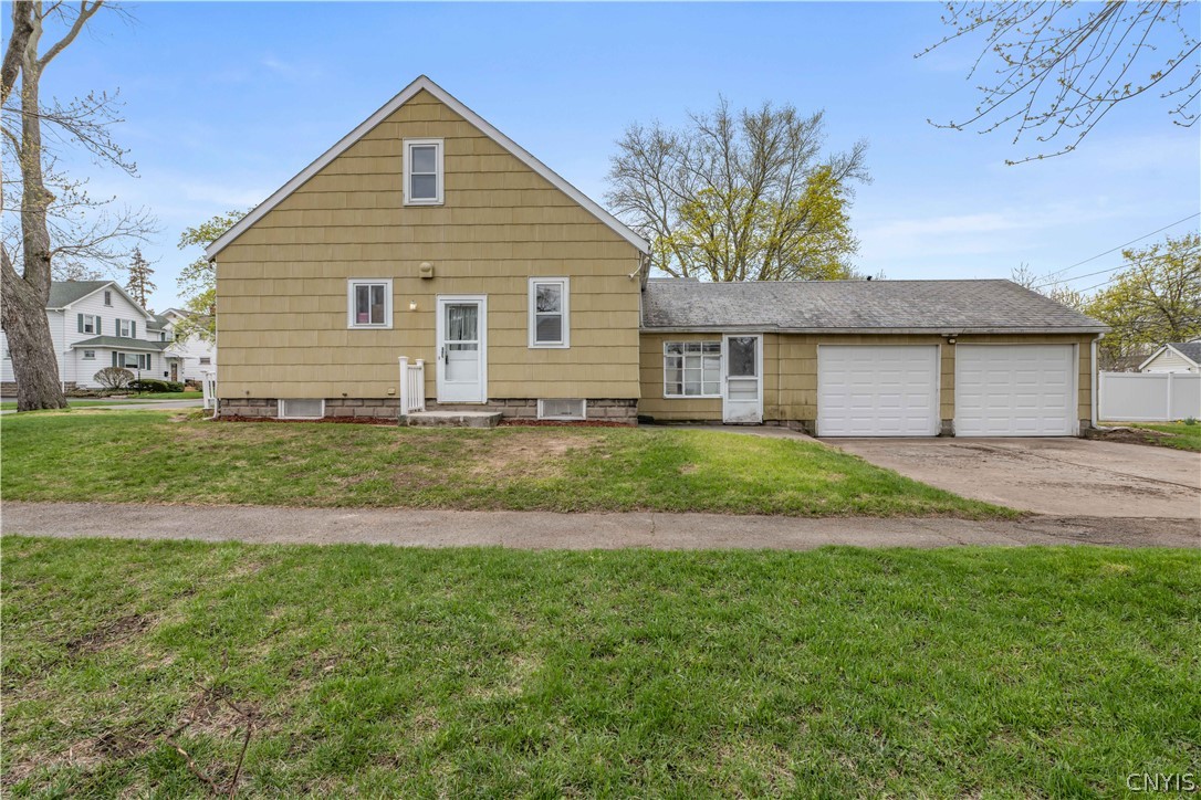 187 Walzer Road Irondequoit, NY 14622 - Photo 3 of 34