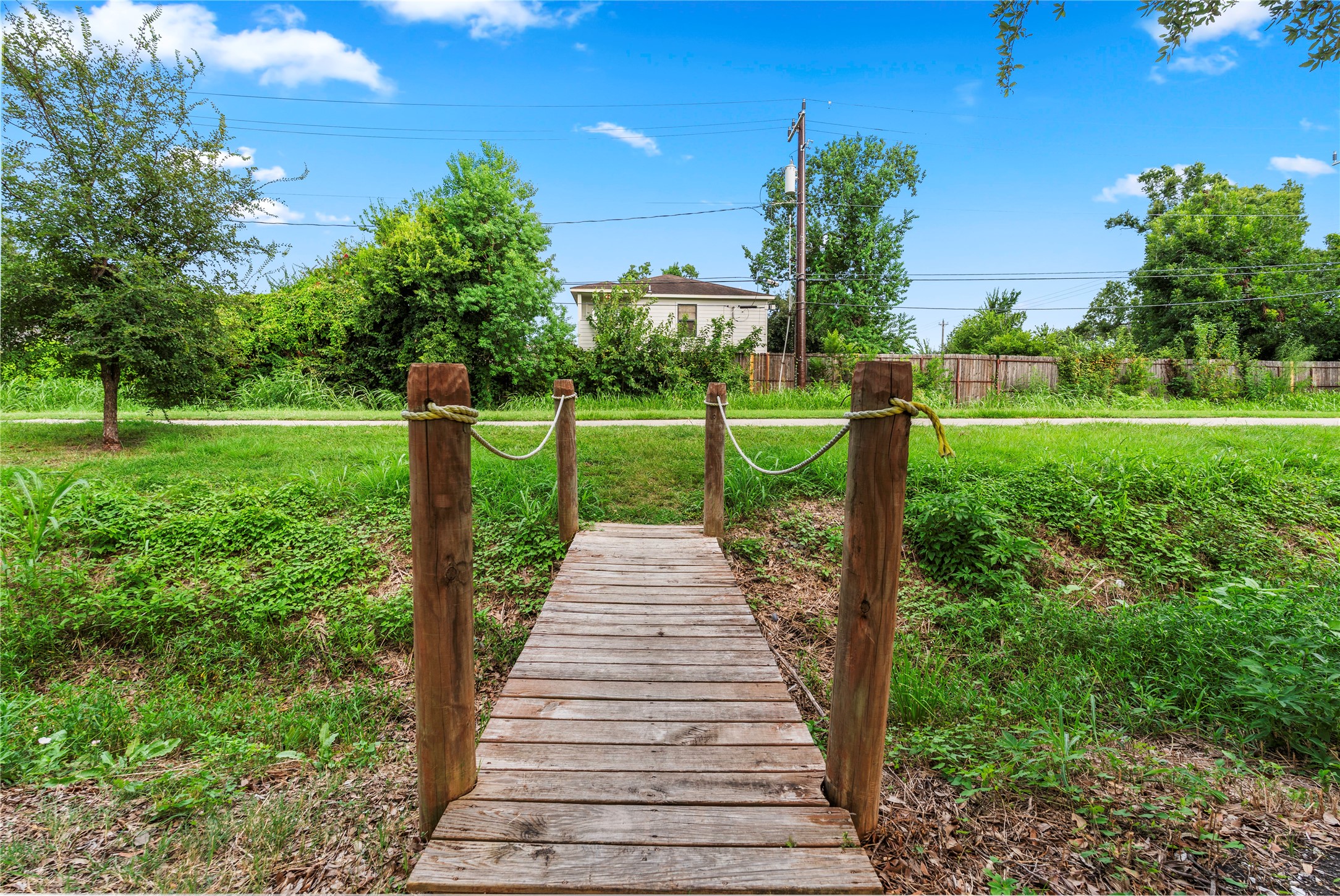 3113 Arbor Street, Unit 4 Houston, TX 77004 - Photo 9 of 11 a view of a garden with large trees