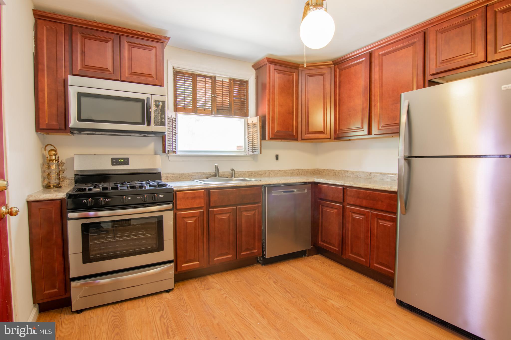 1305 Manor Road Lansdowne, PA 19050 - Photo 12 of 26 Stainless steel appliances