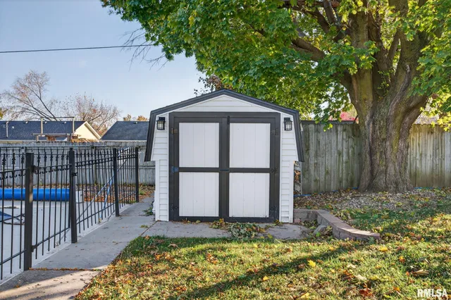 $264,900 | 1123 27th Avenue North, Clinton, IA 52732