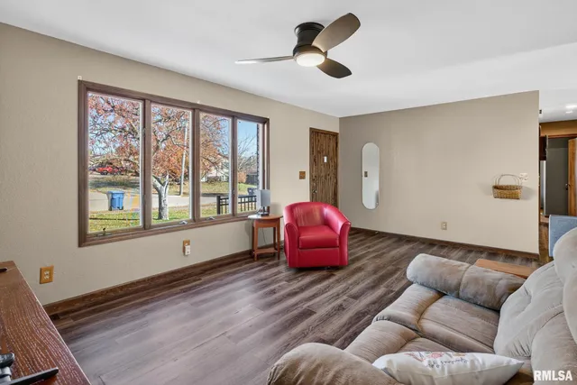 $264,900 | 1123 27th Avenue North, Clinton, IA 52732