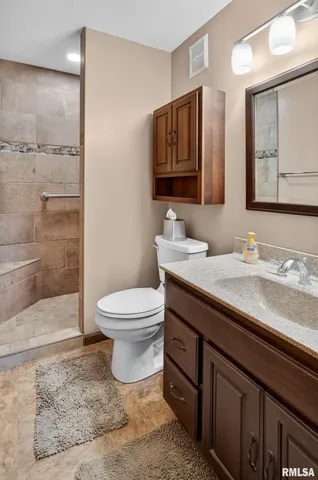 $264,900 | 1123 27th Avenue North, Clinton, IA 52732