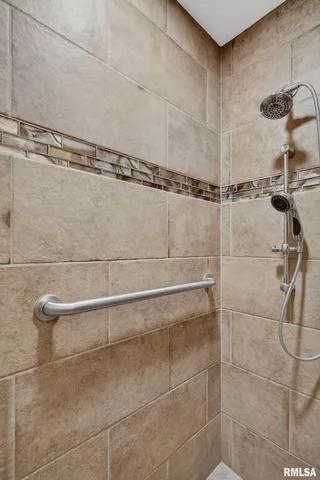 $264,900 | 1123 27th Avenue North, Clinton, IA 52732