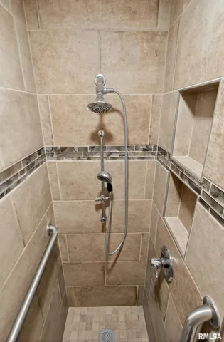 $264,900 | 1123 27th Avenue North, Clinton, IA 52732