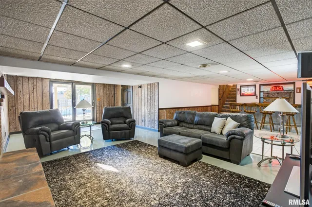 $264,900 | 1123 27th Avenue North, Clinton, IA 52732