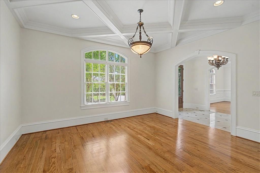 3880 Stratford Walk Circle Atlanta, GA 30342 - Photo 13 of 48