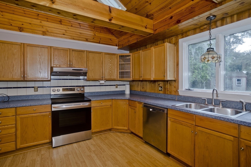 430 Island Pond Road Springfield, MA 01118 - Photo 14 of 39
