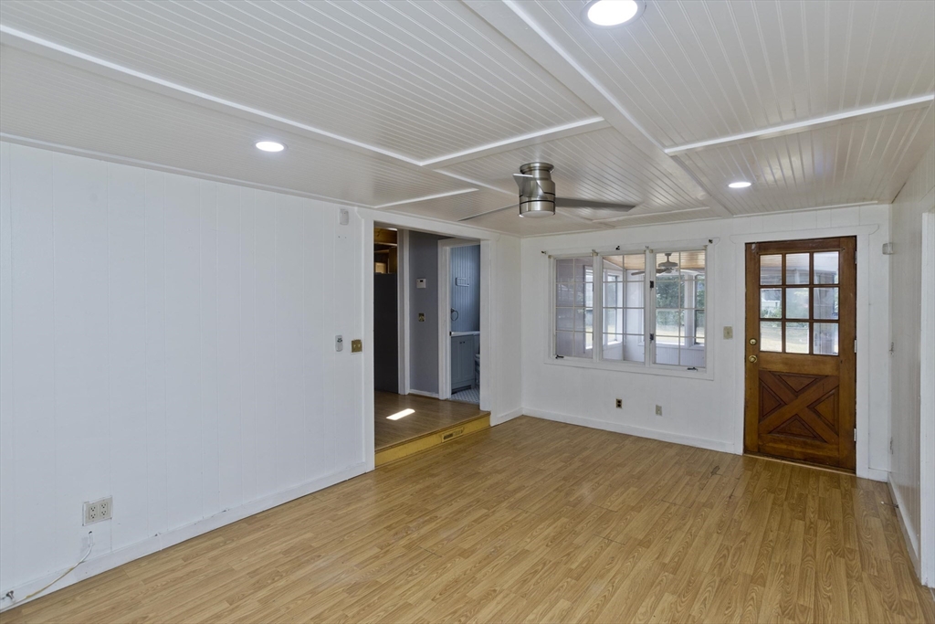 430 Island Pond Road Springfield, MA 01118 - Photo 5 of 39