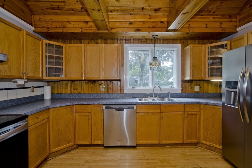 430 Island Pond Road Springfield, MA 01118 - Photo 10 of 39