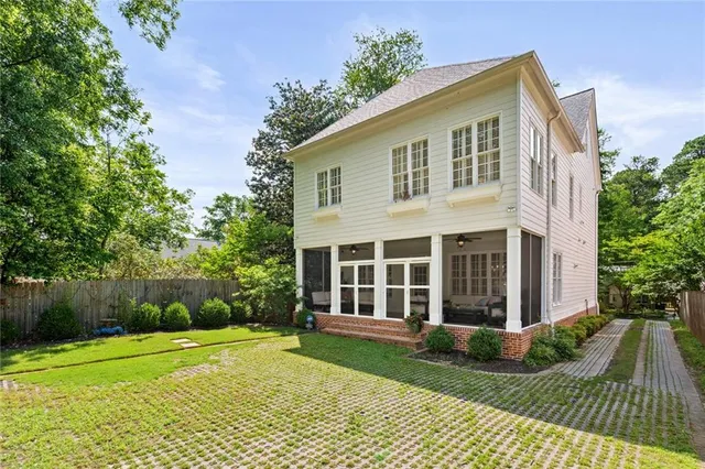 a view of a house with backyard and trees