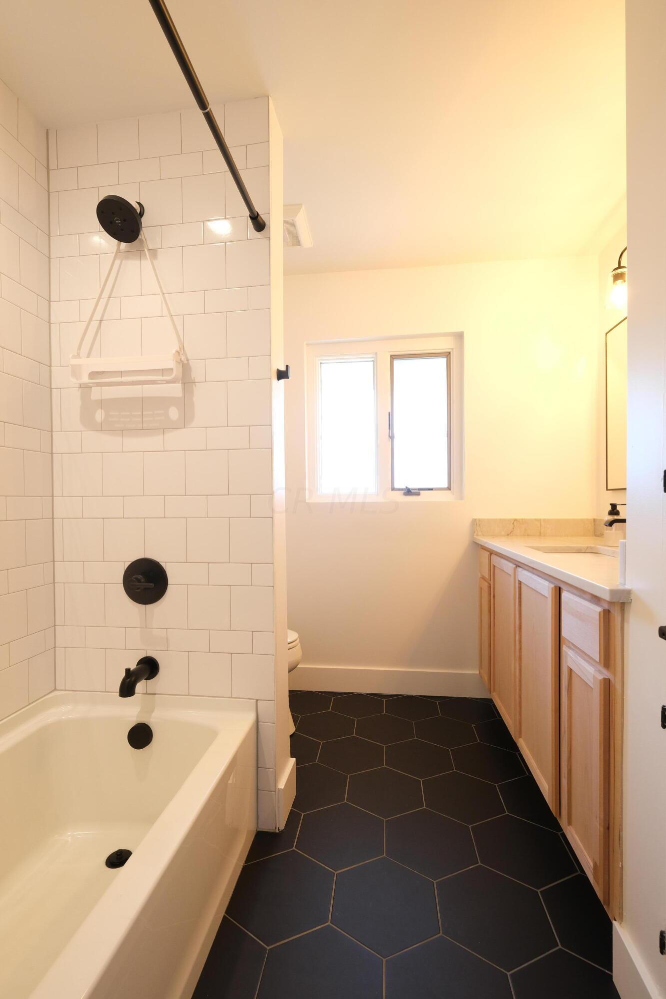 3049 Leeds Road Columbus, OH 43221 - Photo 10 of 16 Guest Bathroom