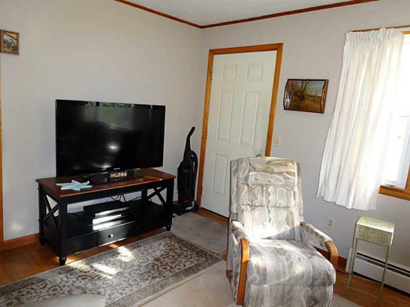 20 West Coiley Road Old Town, ME 04468 - Photo 3 of 20 Living Room.