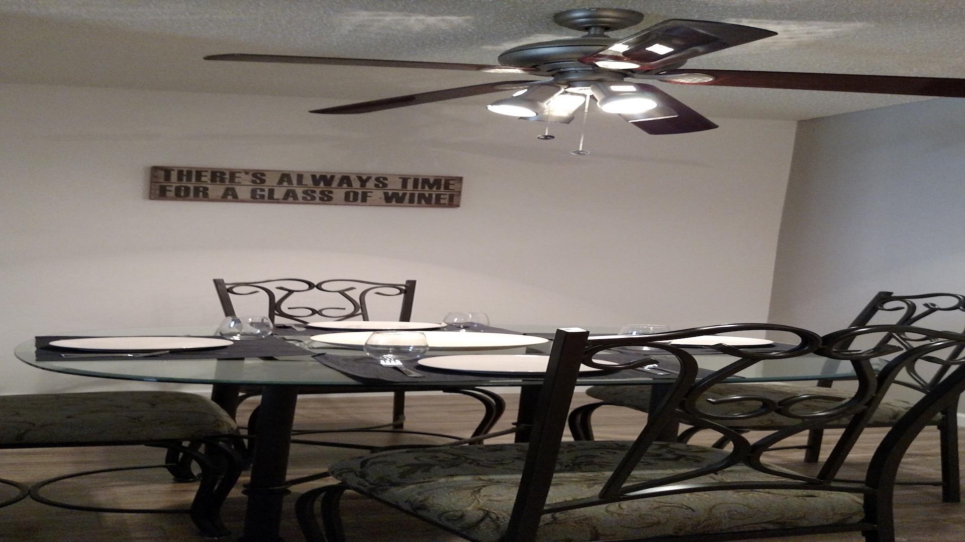 5525 East Thomas Road, Unit R6 Phoenix, AZ 85018 - Photo 12 of 17 dinningroom1