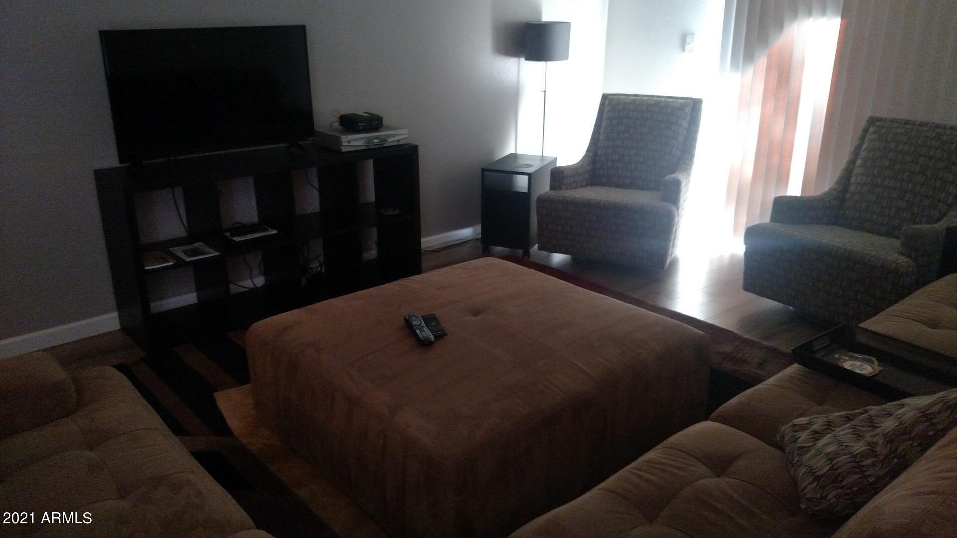 5525 East Thomas Road, Unit R6 Phoenix, AZ 85018 - Photo 15 of 17 livingroom10