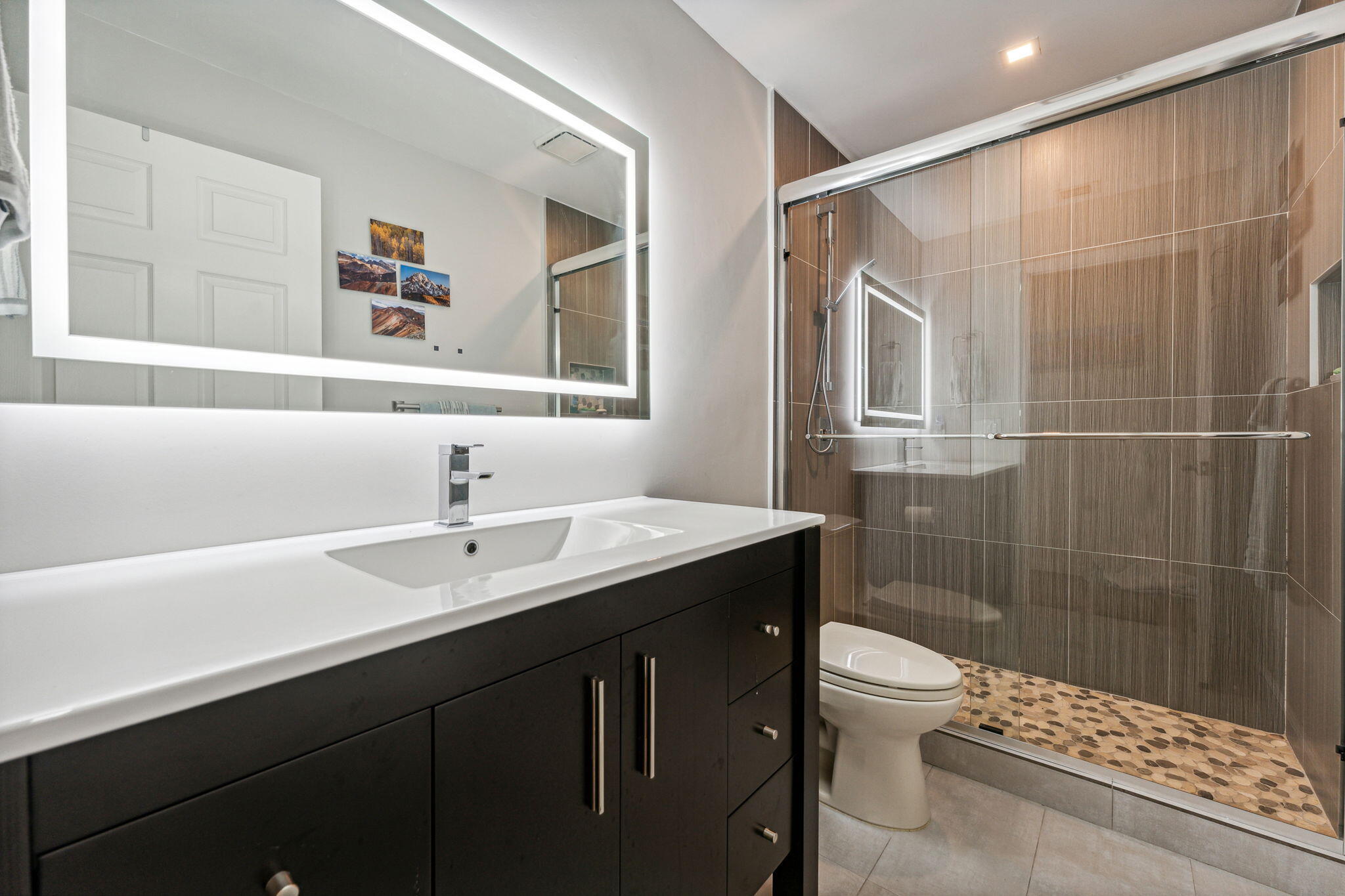 17094 Boca Club Boulevard, Unit 1 Boca Raton, FL 33487 - Photo 23 of 38 Guest Bathroom