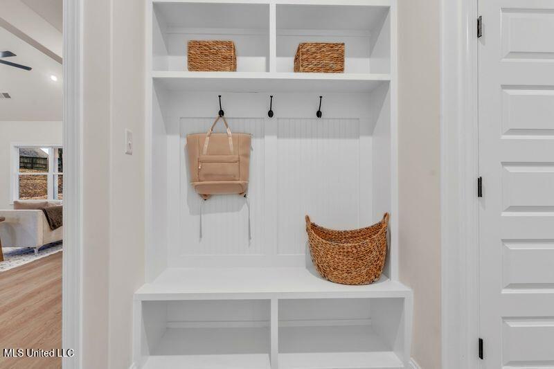 2007 College Road Southaven, MS 38672 - Photo 31 of 36 Mudroom