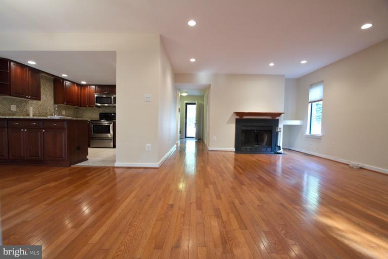 2233 Cedar Cove Court Reston, VA 20191 - Photo 17 of 30 Family Room