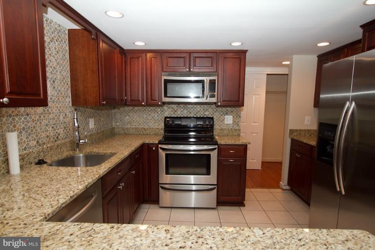 2233 Cedar Cove Court Reston, VA 20191 - Photo 3 of 30 Kitchen