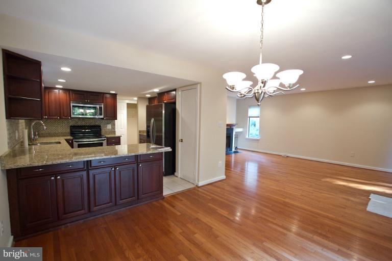2233 Cedar Cove Court Reston, VA 20191 - Photo 21 of 30 Kitchen