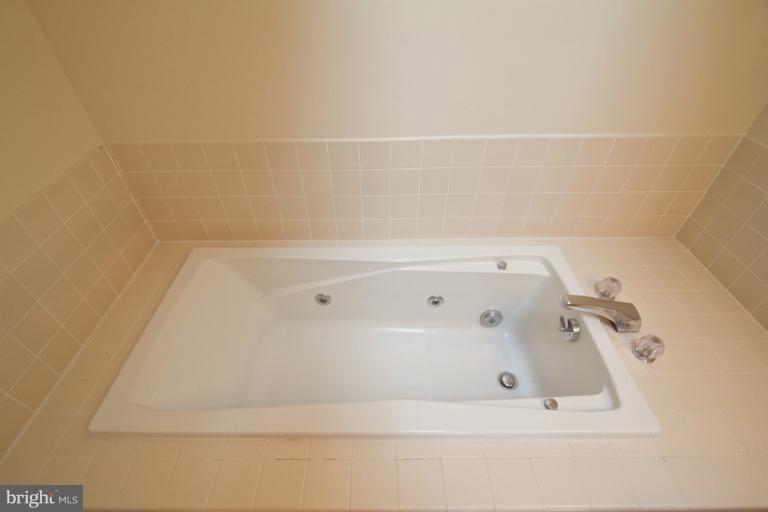 2233 Cedar Cove Court Reston, VA 20191 - Photo 27 of 30 Bath (Master)
