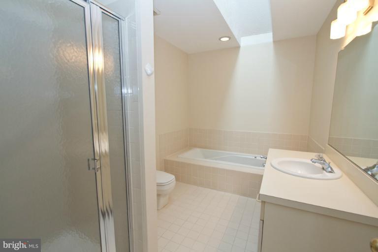 2233 Cedar Cove Court Reston, VA 20191 - Photo 29 of 30 Bath (Master)