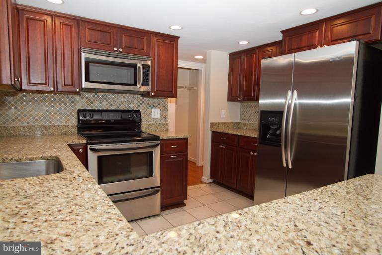 2233 Cedar Cove Court Reston, VA 20191 - Photo 5 of 30 Kitchen