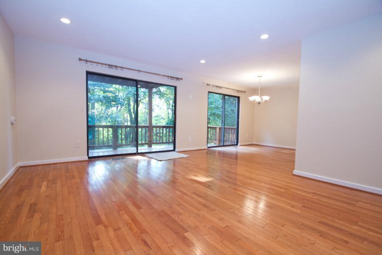 2233 Cedar Cove Court Reston, VA 20191 - Photo 6 of 30 Family Room