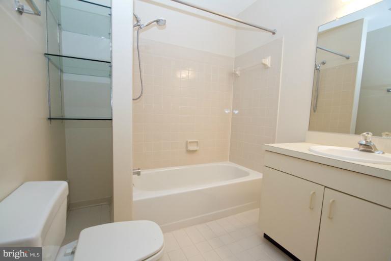 2233 Cedar Cove Court Reston, VA 20191 - Photo 7 of 30 Bath