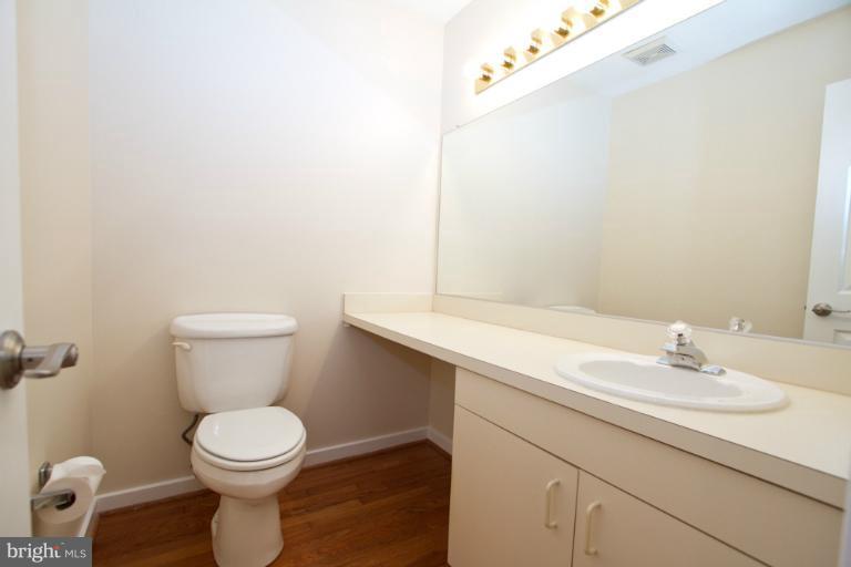 2233 Cedar Cove Court Reston, VA 20191 - Photo 8 of 30 Bath