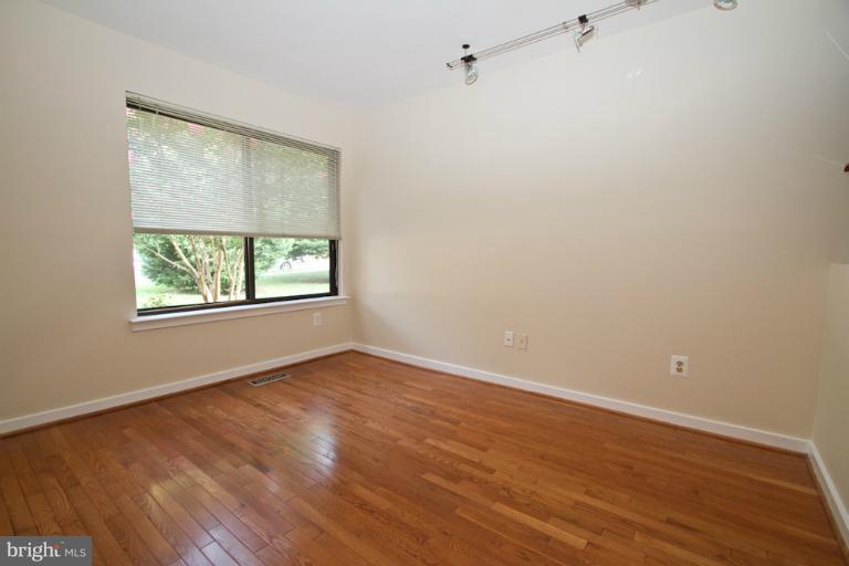 2233 Cedar Cove Court Reston, VA 20191 - Photo 10 of 30 Interior (General)