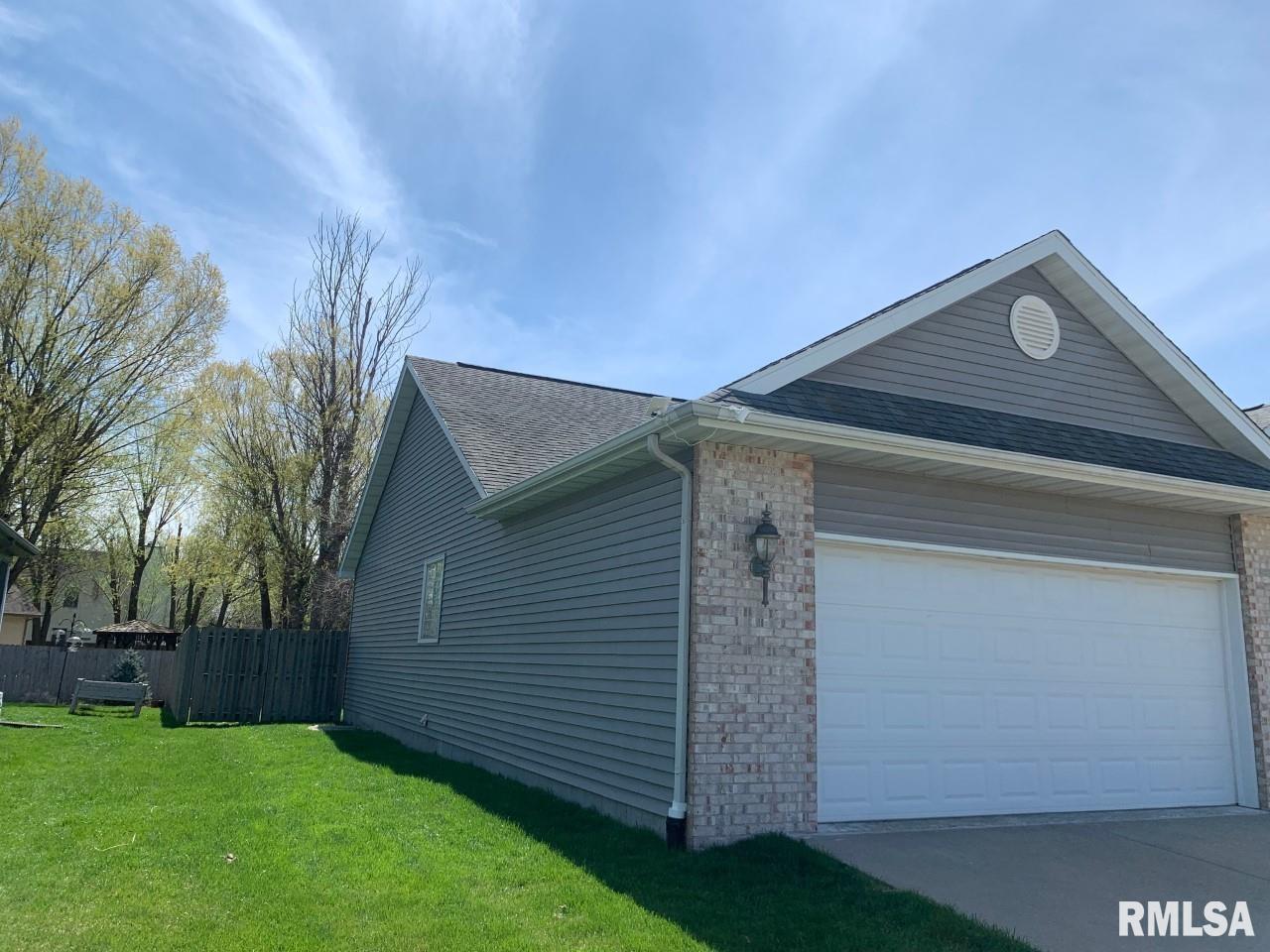 5208 Manhattan Drive Springfield, IL 62711 - Photo 4 of 26 Gallery Image 4