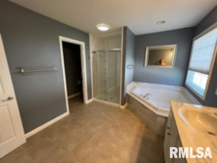 5208 Manhattan Drive Springfield, IL 62711 - Photo 9 of 26 Gallery Image 9