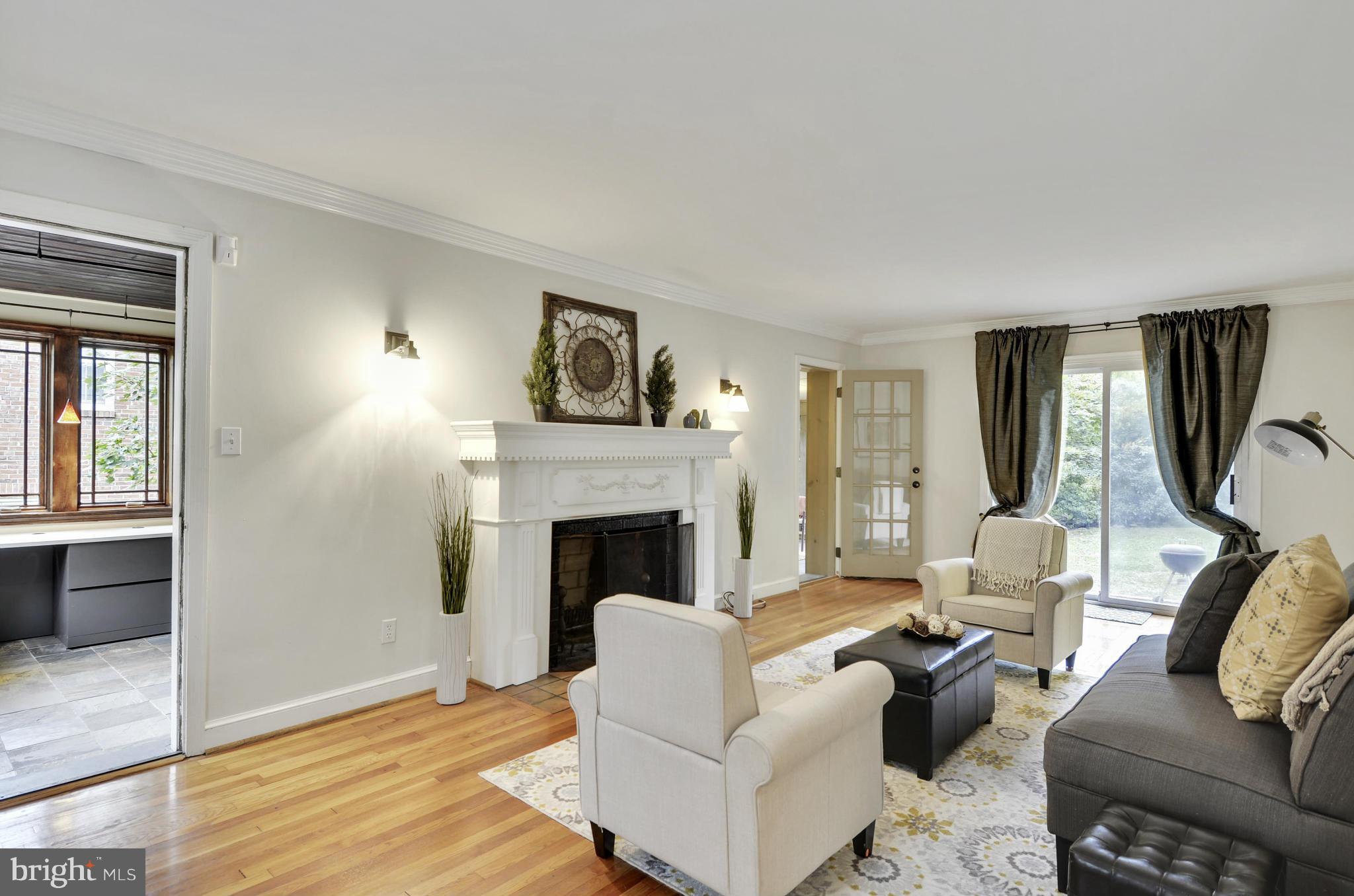 13 Sussex Road Silver Spring, MD 20910 - Photo 11 of 30 Living Room