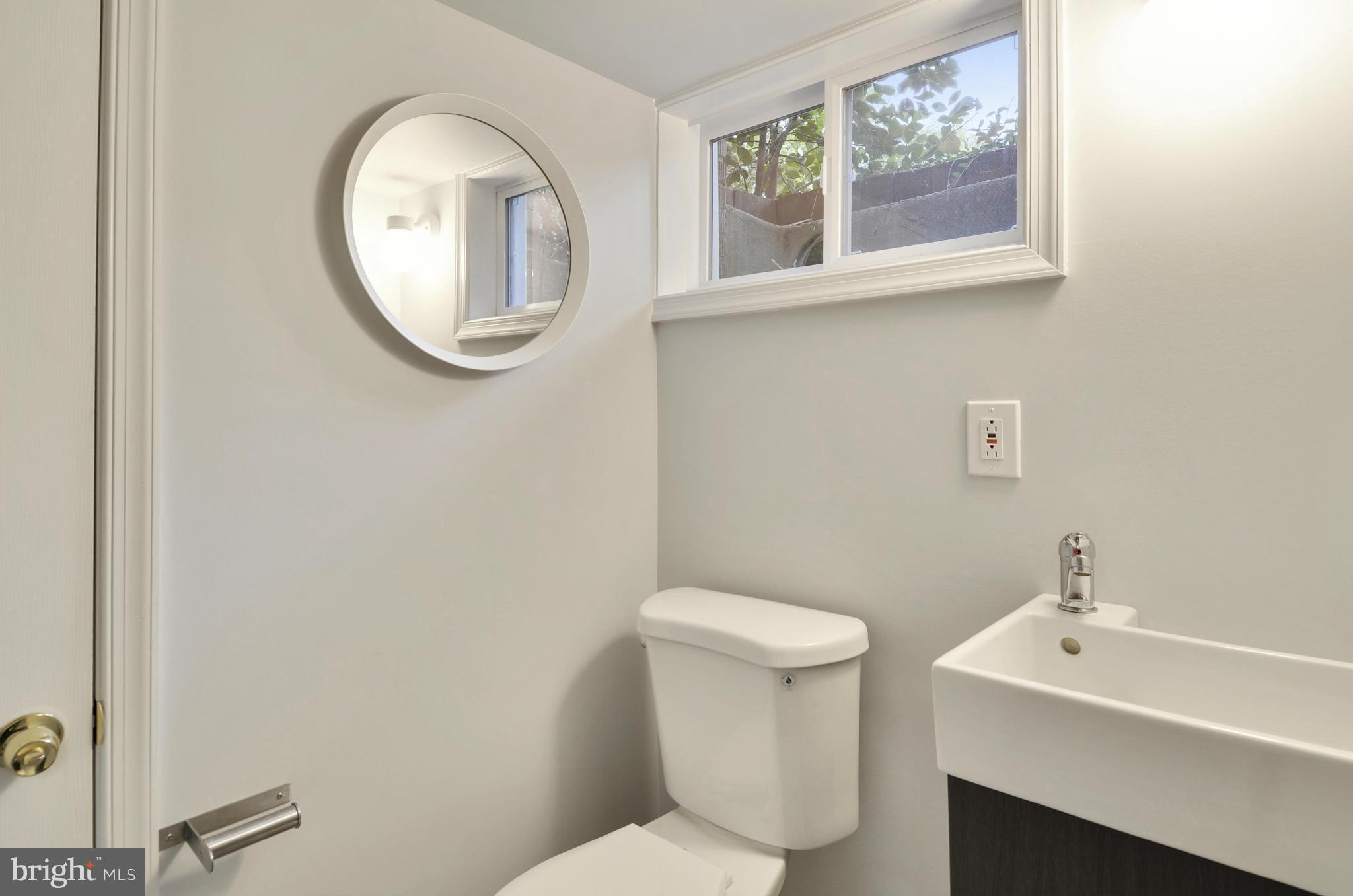 13 Sussex Road Silver Spring, MD 20910 - Photo 26 of 30 Bath