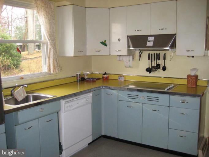 105 Edgehill Road Annapolis, MD 21405 - Photo 12 of 18 Kitchen