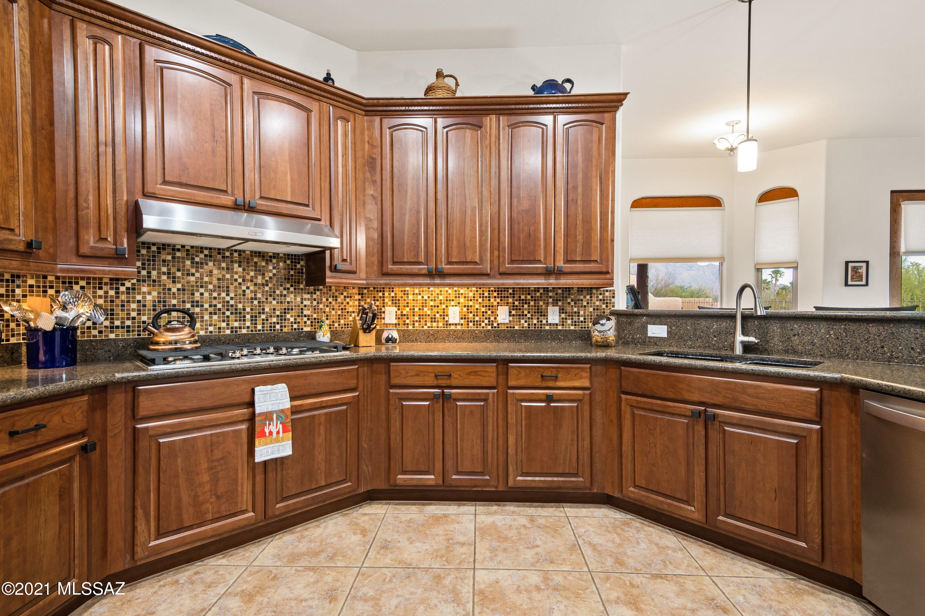 2425 West Oasis Road Oro Valley, AZ 85742 - Photo 11 of 36