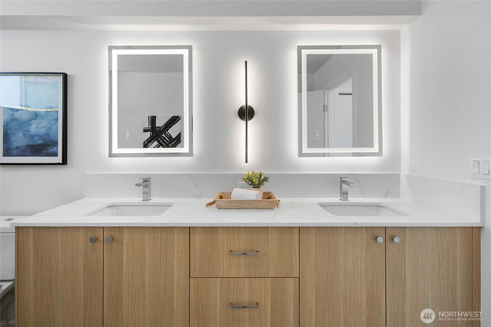 8833 C Wallingford Avenue North Seattle, WA 98103 - Photo 11 of 28