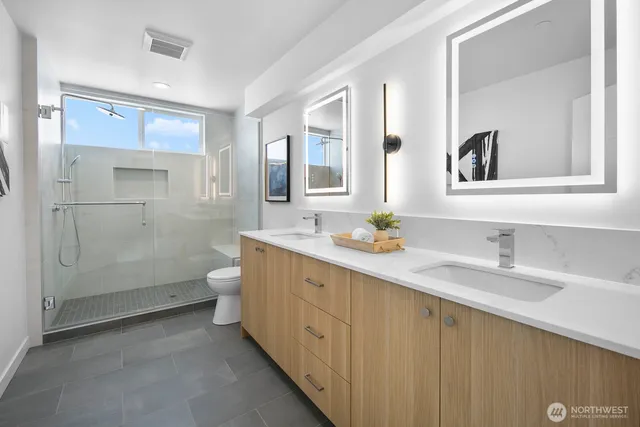 $689,000 | 8833 C Wallingford Avenue North, Seattle, WA 98103