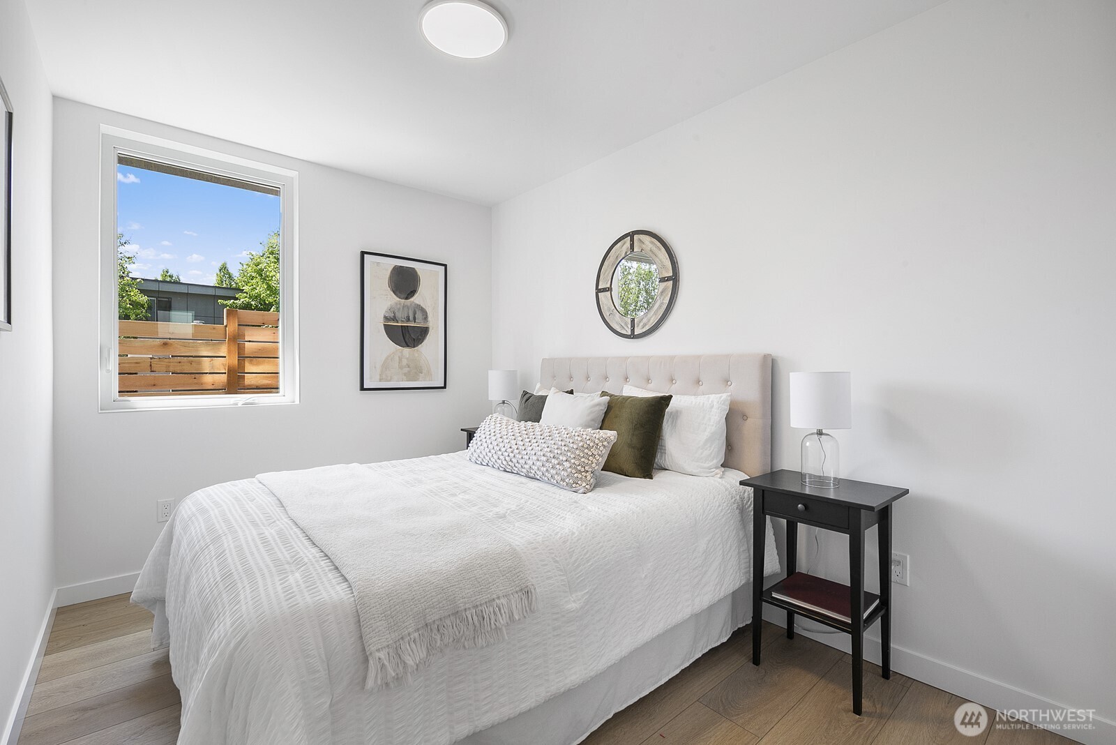 8833 C Wallingford Avenue North Seattle, WA 98103 - Photo 15 of 28