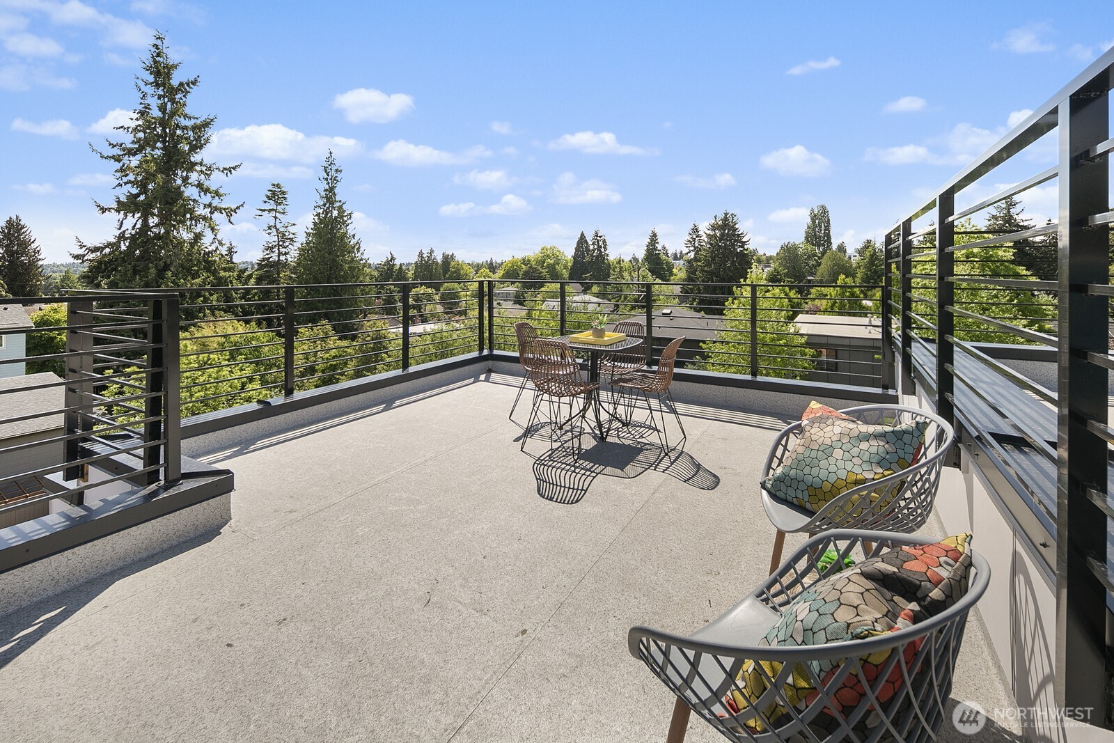 8833 C Wallingford Avenue North Seattle, WA 98103 - Photo 18 of 28