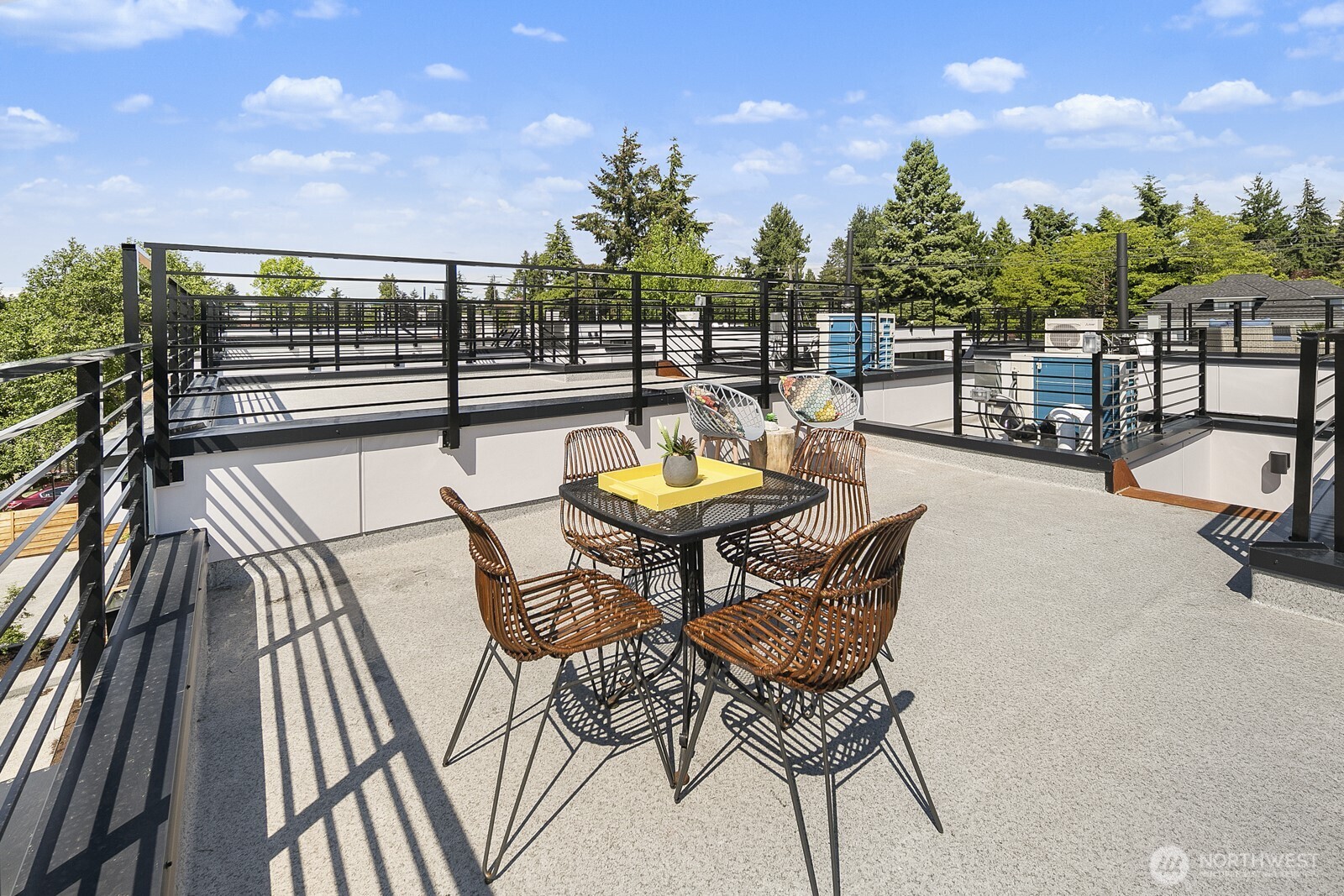 8833 C Wallingford Avenue North Seattle, WA 98103 - Photo 19 of 28