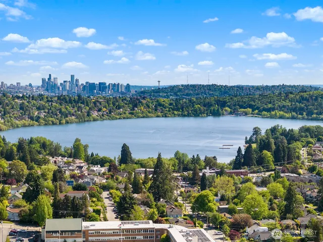 $689,000 | 8833 C Wallingford Avenue North, Seattle, WA 98103