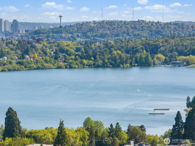 $689,000 | 8833 C Wallingford Avenue North, Seattle, WA 98103