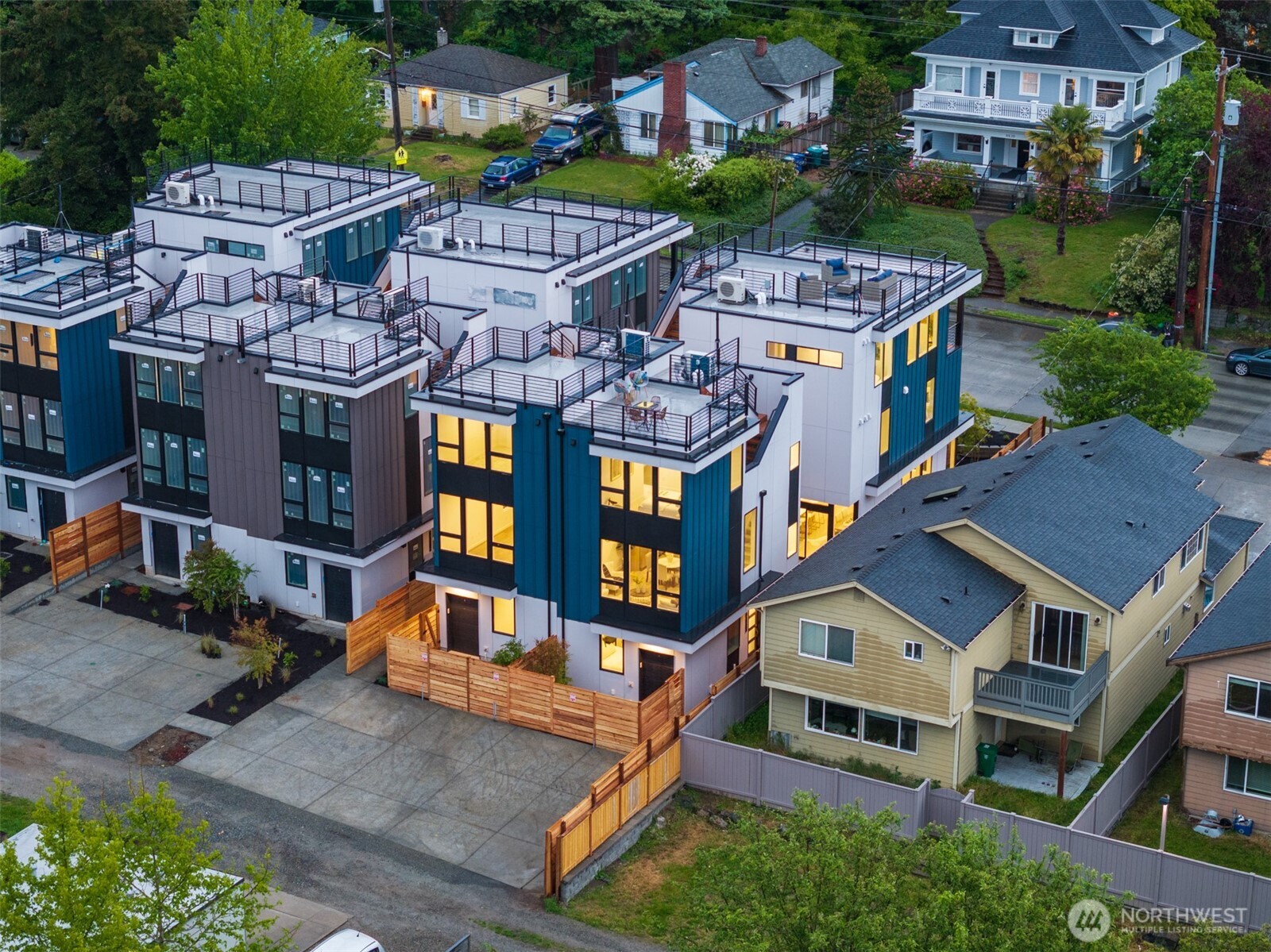 8833 C Wallingford Avenue North Seattle, WA 98103 - Photo 24 of 28