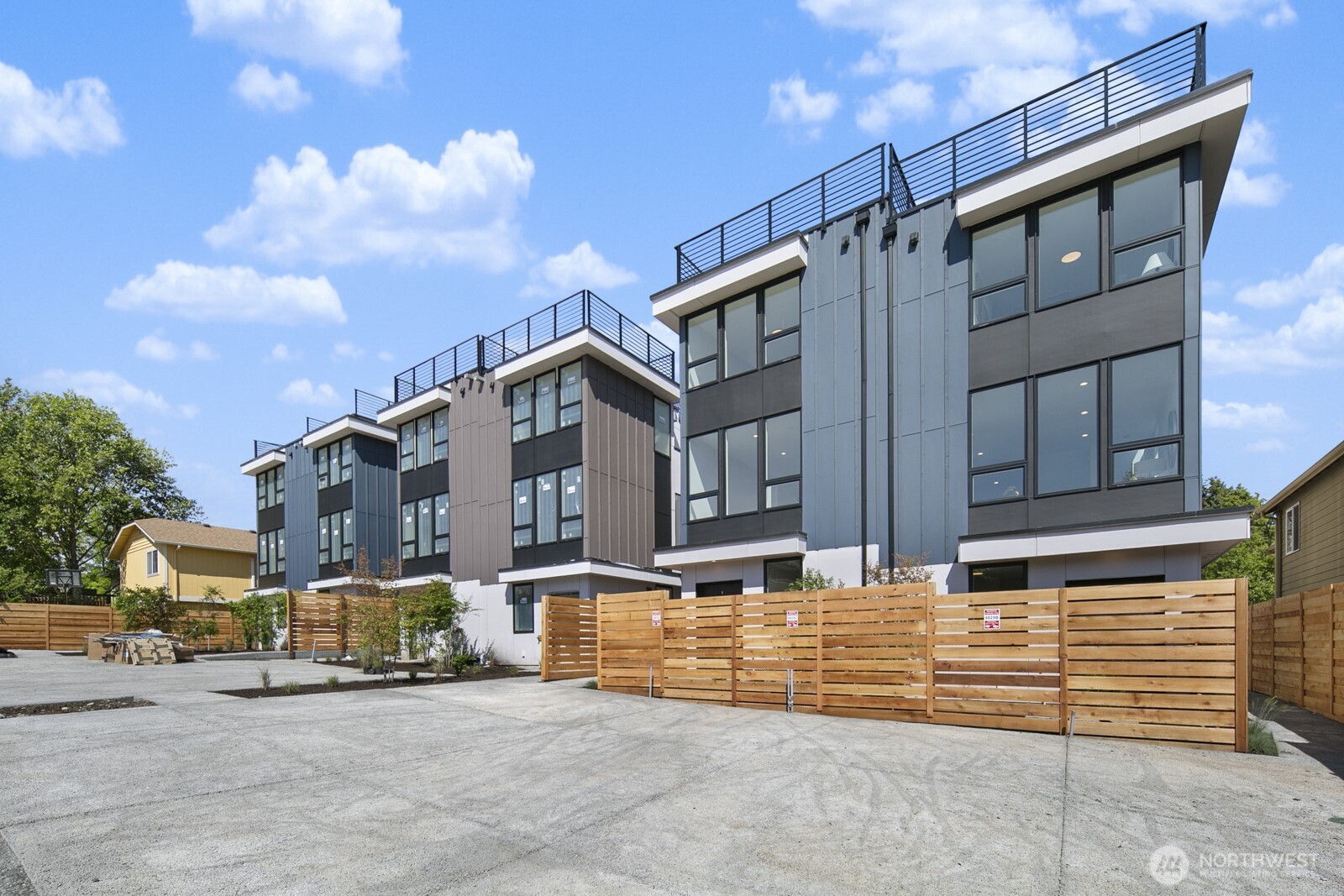 8833 C Wallingford Avenue North Seattle, WA 98103 - Photo 25 of 28