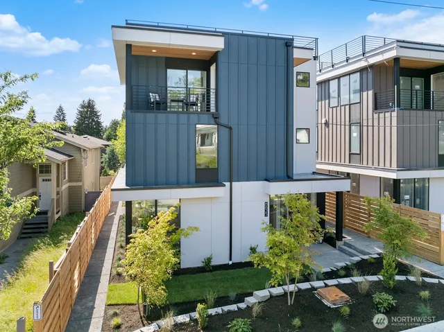 $689,000 | 8833 C Wallingford Avenue North, Seattle, WA 98103